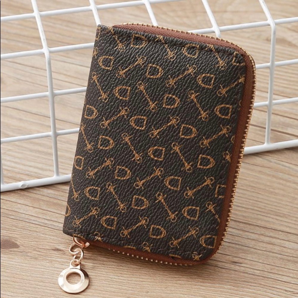 Mini zipper wallet.